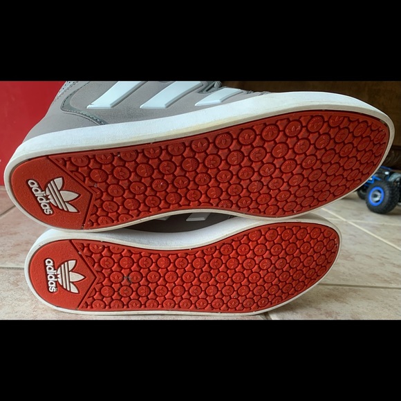 Adidas mens sneakers size 8.5US - Picture 6 of 6